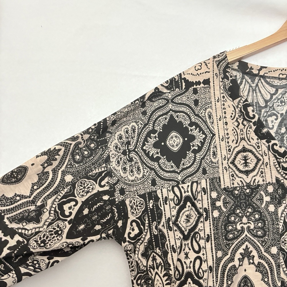 Dear Scarlett Tunic Top Size 2X Plus Artsy Curved Hem Paisley Print Blouse Flowy - Picture 4 of 7